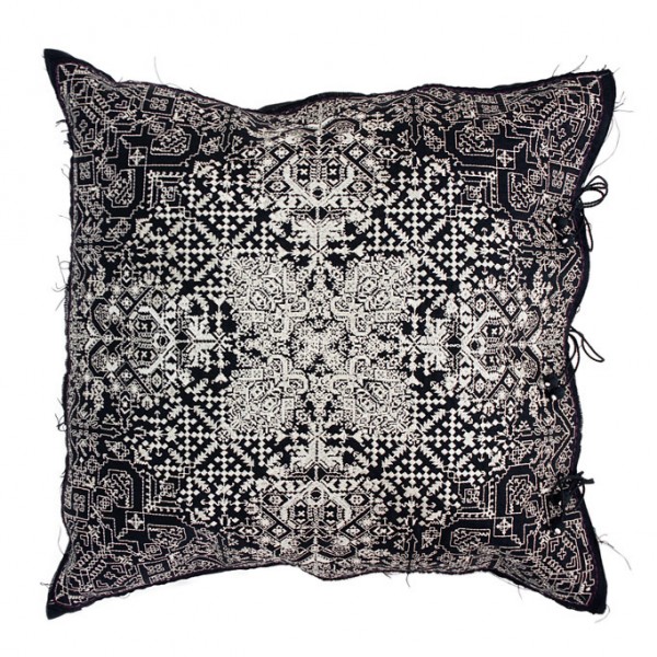 no-mad-india-navika-black-cushion-50x50