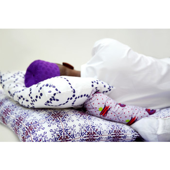 nomad-india-purple-isayu-cushion-insitu