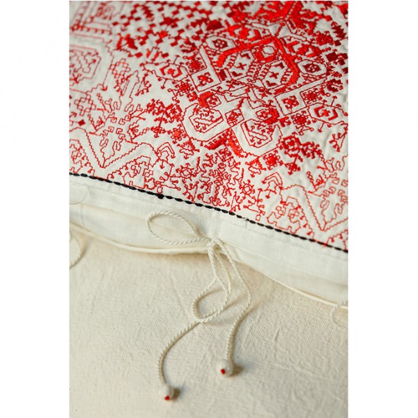 nomad-india-red-navika-cushion-detail