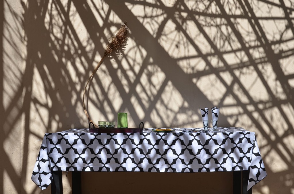 nomad-india-black-tabu-table