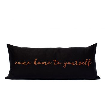 nomad-india-barahmasa-word-cushion-black-terracotta-mood-chty