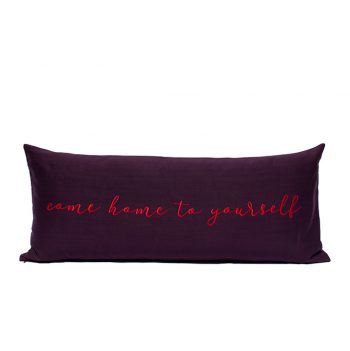 nomad-india-barahmasa-word-cushion-plum-mood-chty