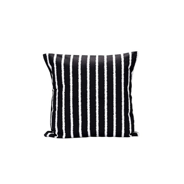 nomad-india-textile-cushion-dhaari-black-2
