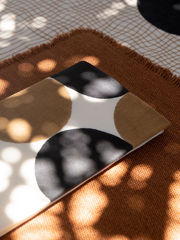 nomad-india-table-linen-raha-napkin-black-tobacco-1