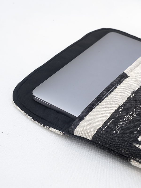 nomad-india-accessory-vanya-ipad-sleeve-black-