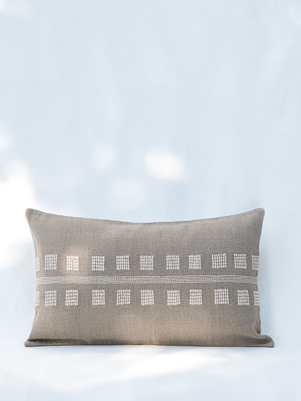 nomad-india-textiles-cushions-chakhon-taupe-1